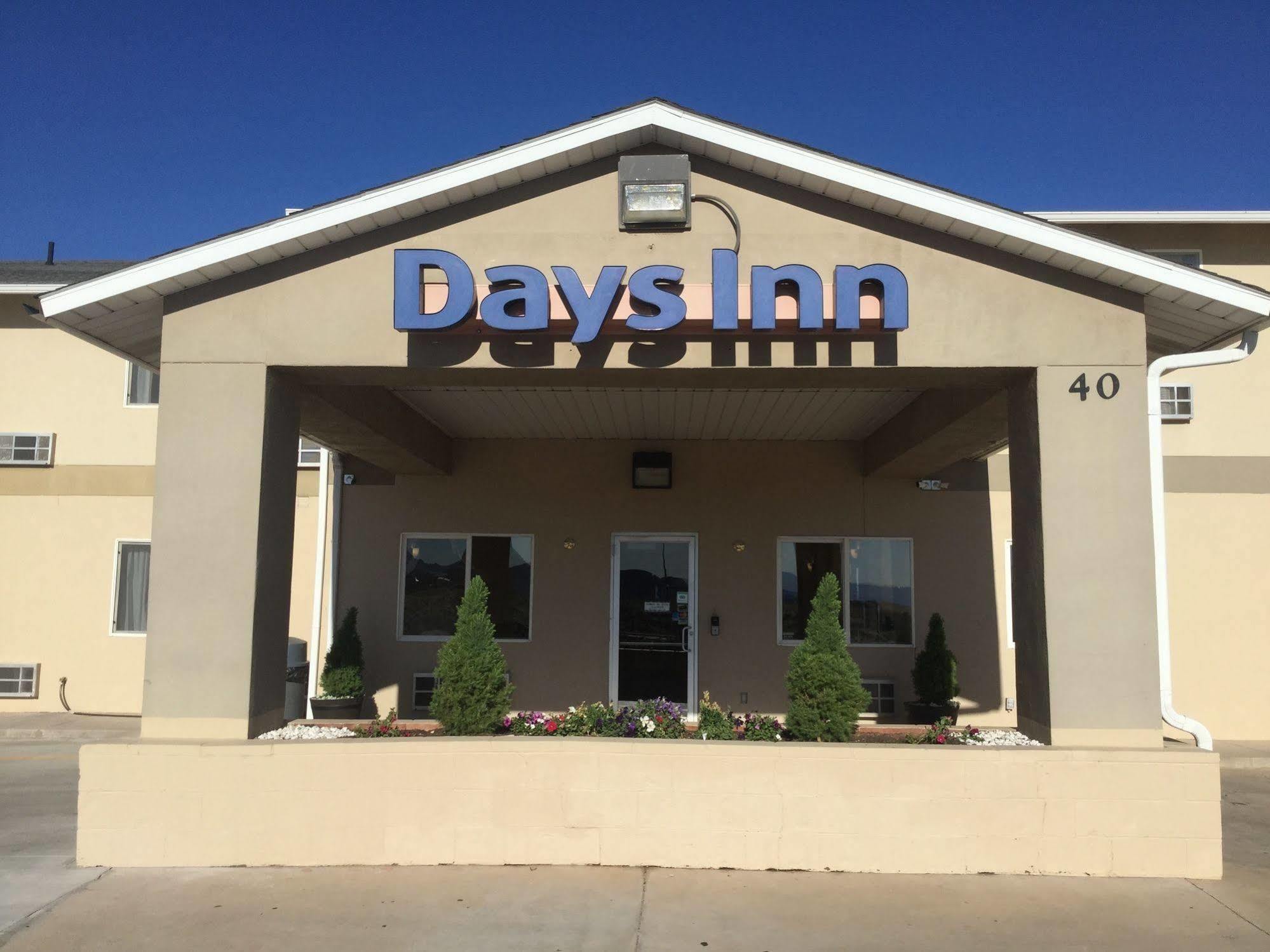 Days Inn By Wyndham Hurricane/Zion National Park Area Exterior photo
